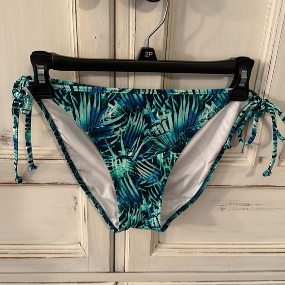 Pink Victoria’s Secret Palm Leaf Crisscross Strap Bikini Set Size Large - Picture 5 of 8